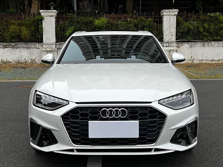 Фото 2 - Audi A4L