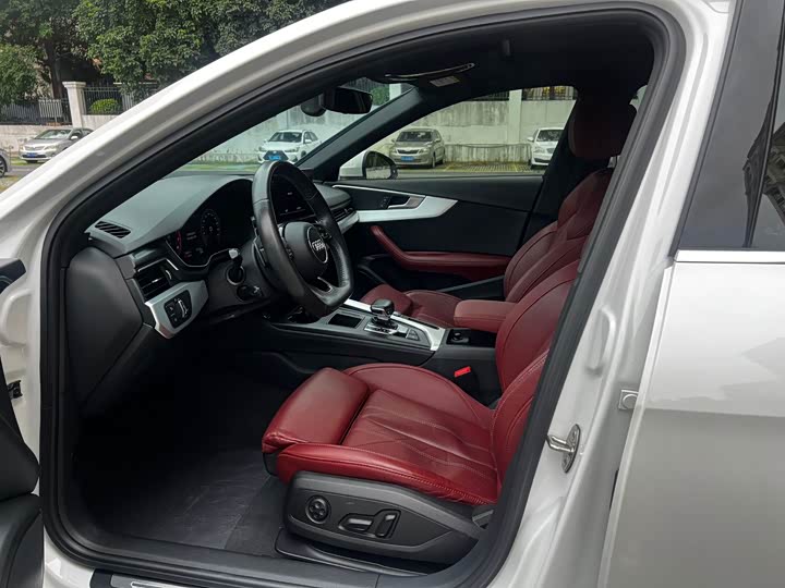 Фото 4 - Audi A4L