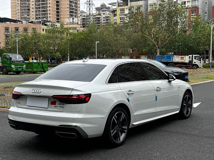 Фото 7 - Audi A4L