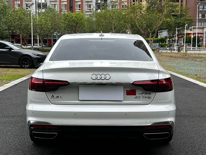 Фото 8 - Audi A4L