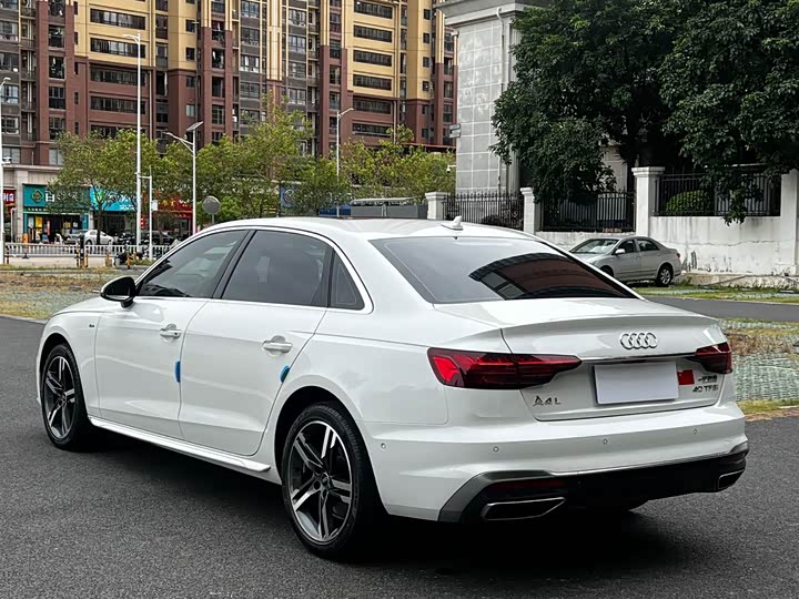 Фото 9 - Audi A4L