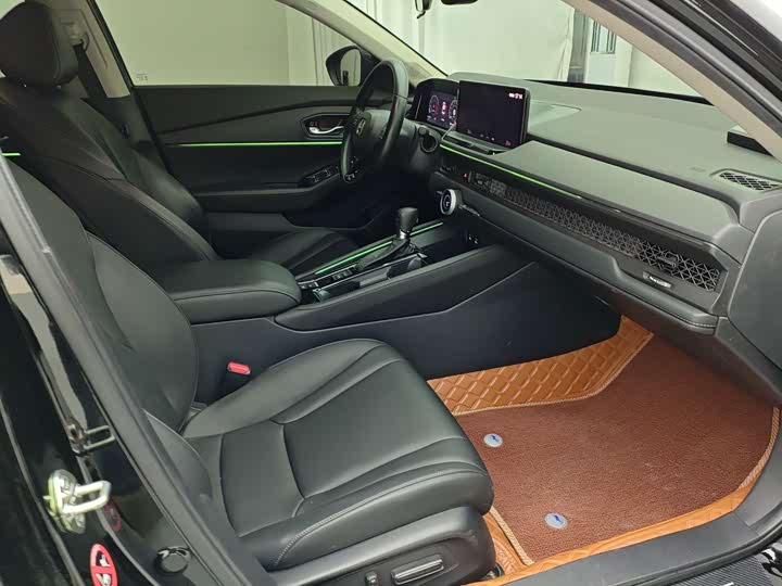 Фото 8 - Honda Accord