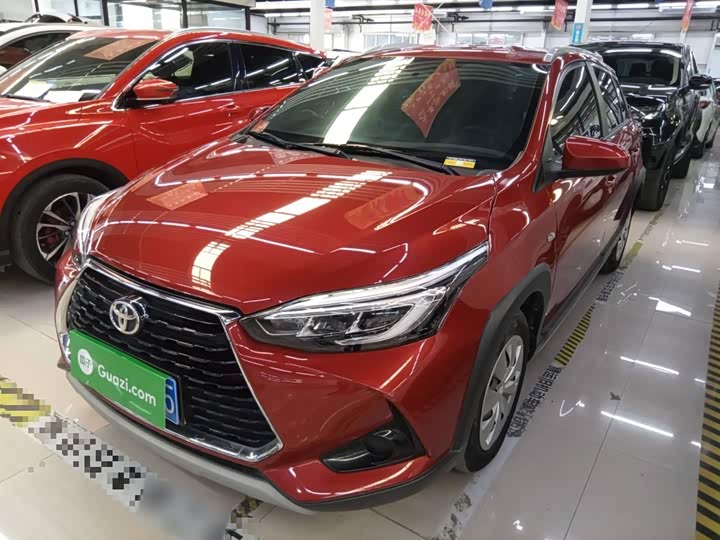 Фото 1 - Toyota Yaris L Hatchback