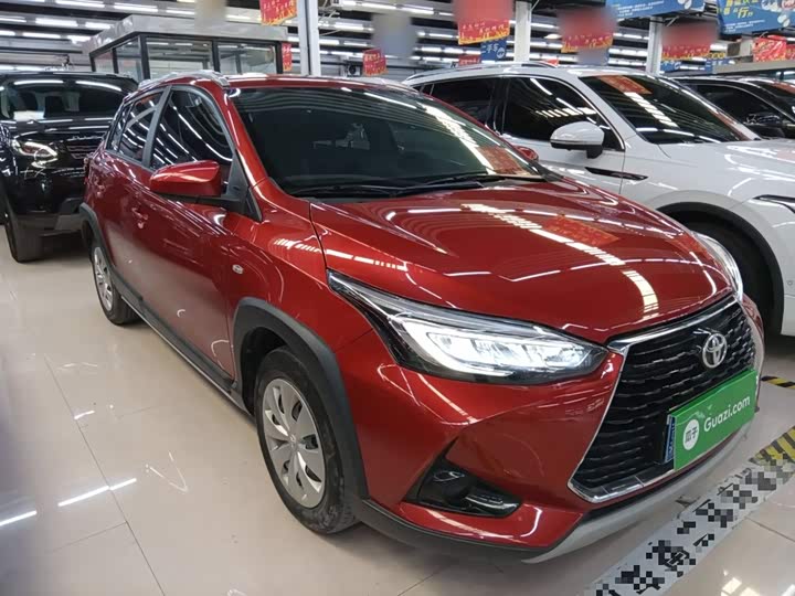 Фото 4 - Toyota Yaris L Hatchback