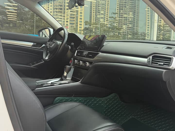 Фото 4 - Honda Accord