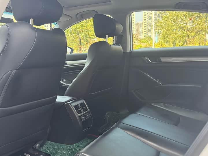 Фото 6 - Honda Accord