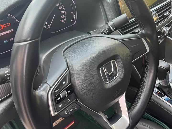 Фото 7 - Honda Accord
