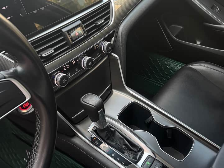 Фото 9 - Honda Accord