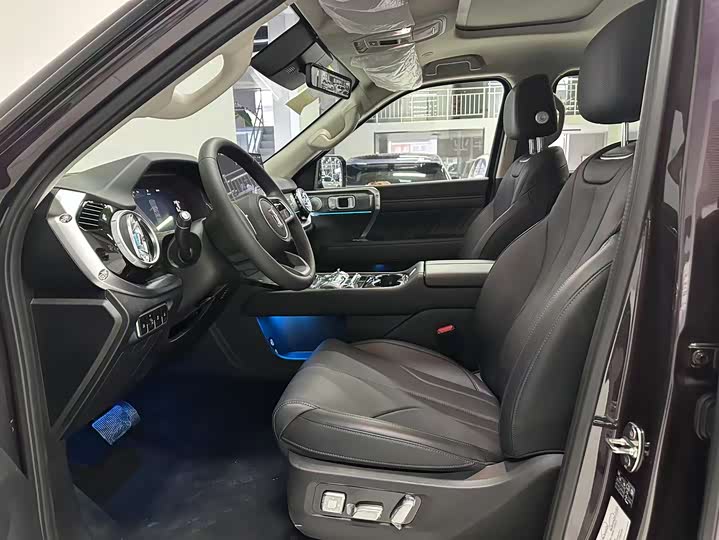 Фото 6 - Tank 400 Hybrid