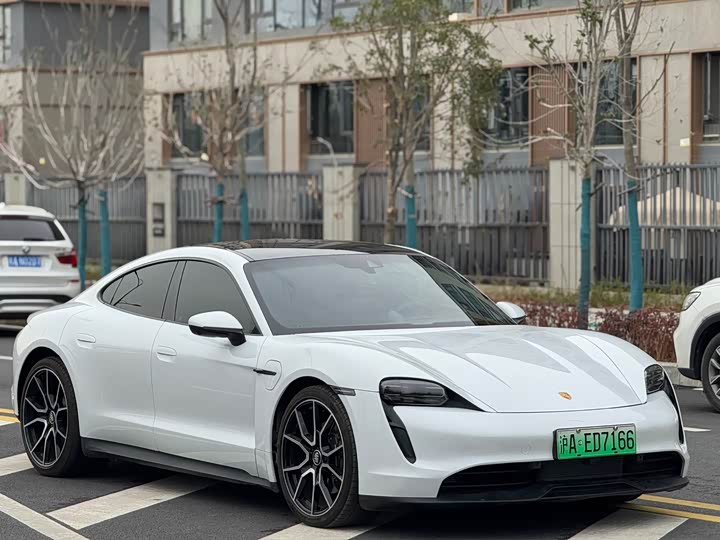 Фото 3 - Porsche Taycan