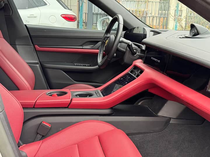 Фото 6 - Porsche Taycan