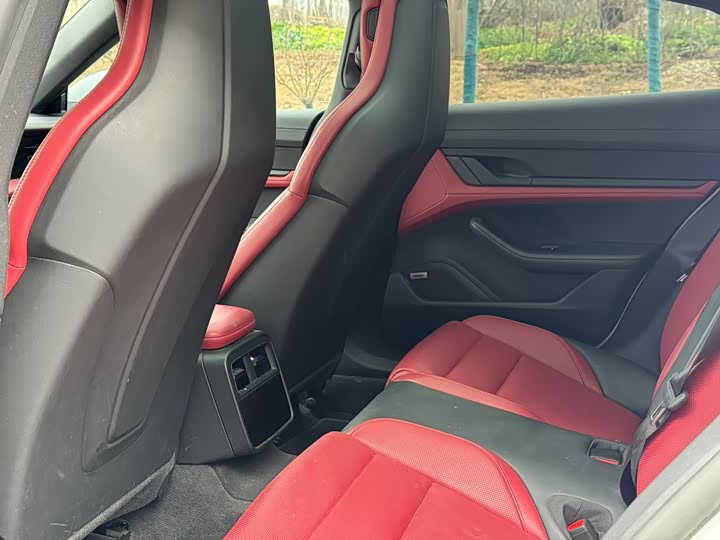 Фото 7 - Porsche Taycan