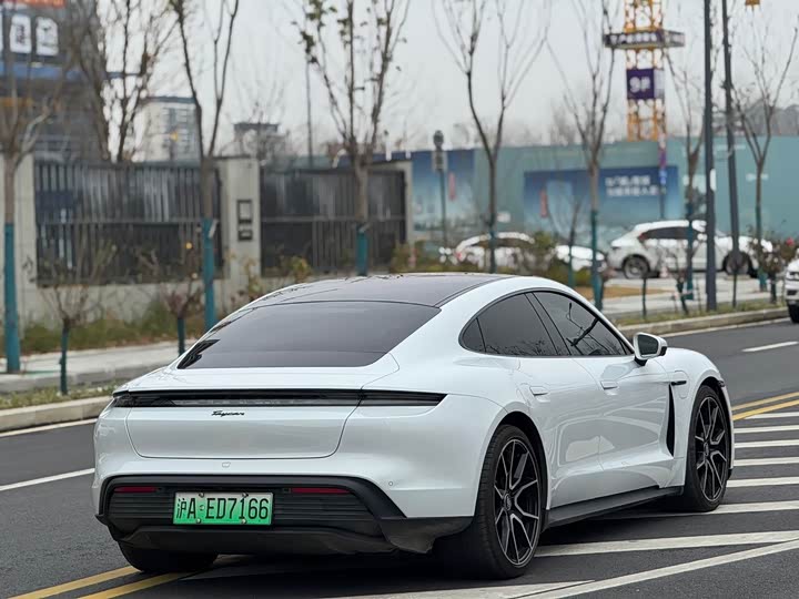 Фото 8 - Porsche Taycan