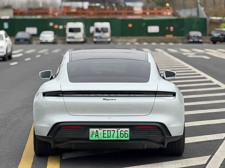 Фото 9 - Porsche Taycan