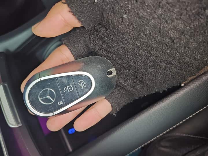 Фото 9 - Mercedes-Benz EQS