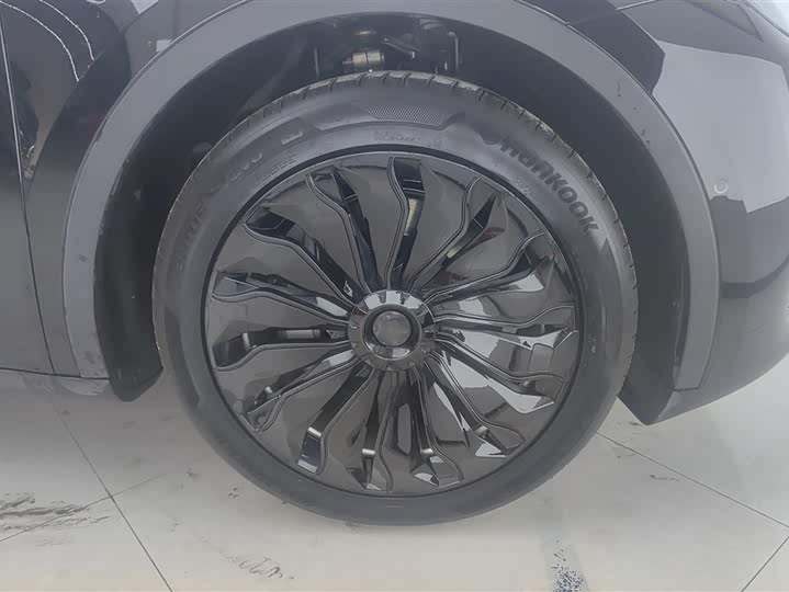 Фото 6 - Tesla Model Y