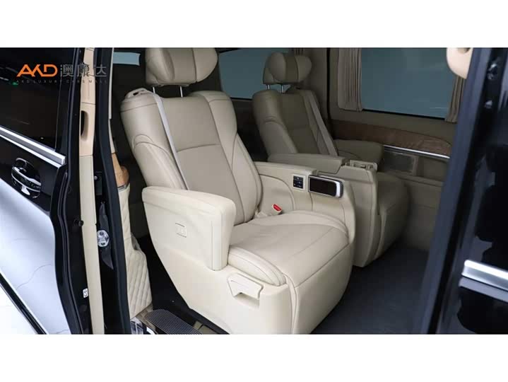 Фото 8 - Mercedes-Benz V-Class