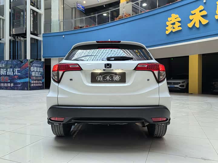 Фото 8 - Honda Vezel