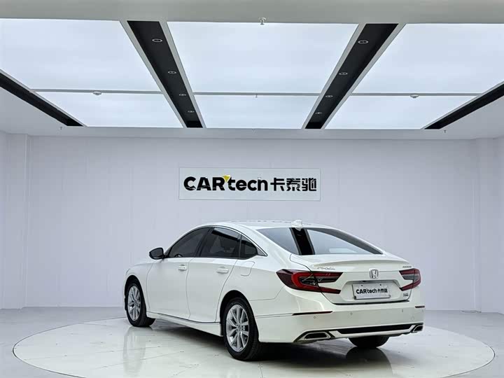 Фото 3 - Honda Accord