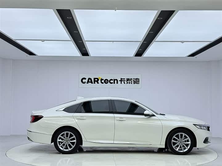 Фото 6 - Honda Accord