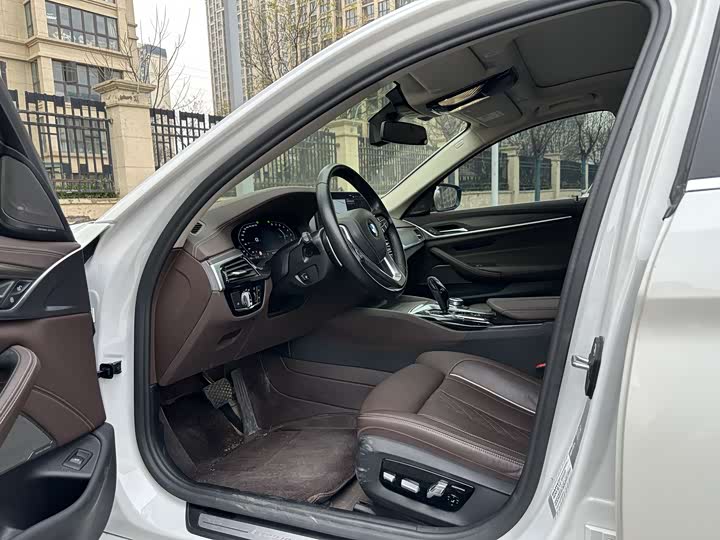 Фото 6 - BMW 5 Series