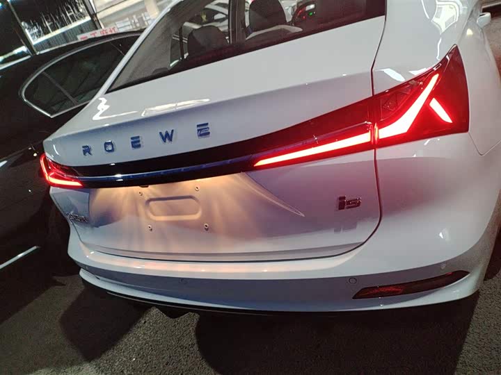 Фото 6 - Roewe i5