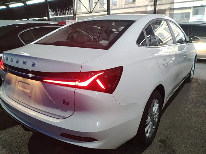 Фото 7 - Roewe i5