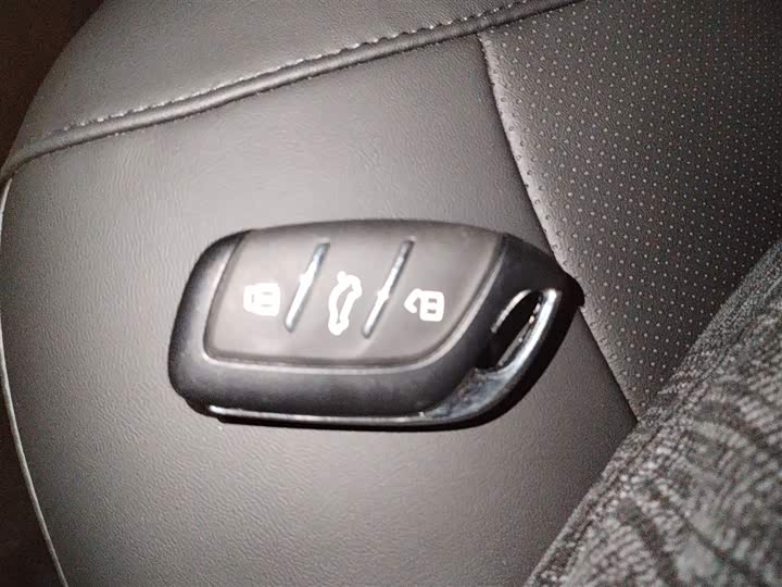 Фото 9 - Roewe i5