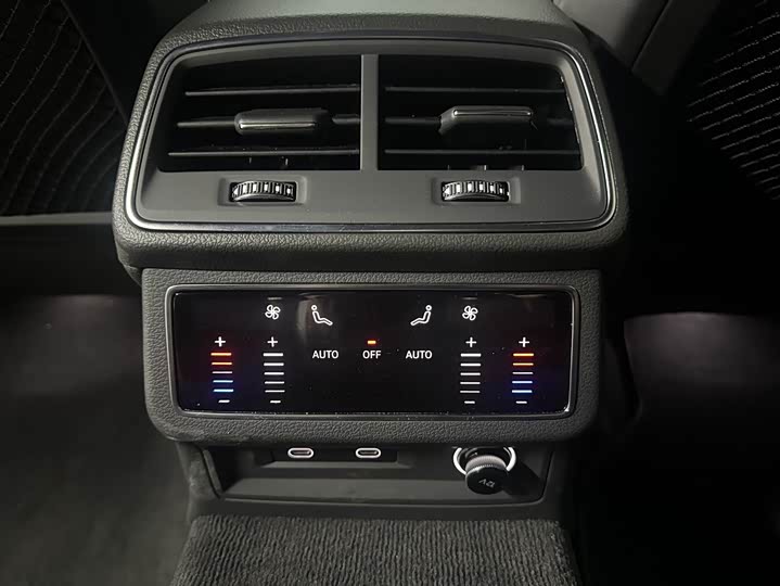 Фото 9 - Audi A6L
