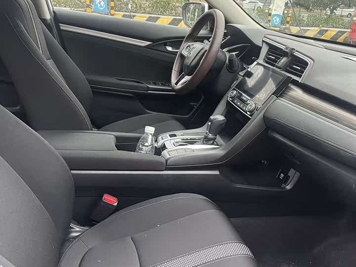 Фото 4 - Honda Civic