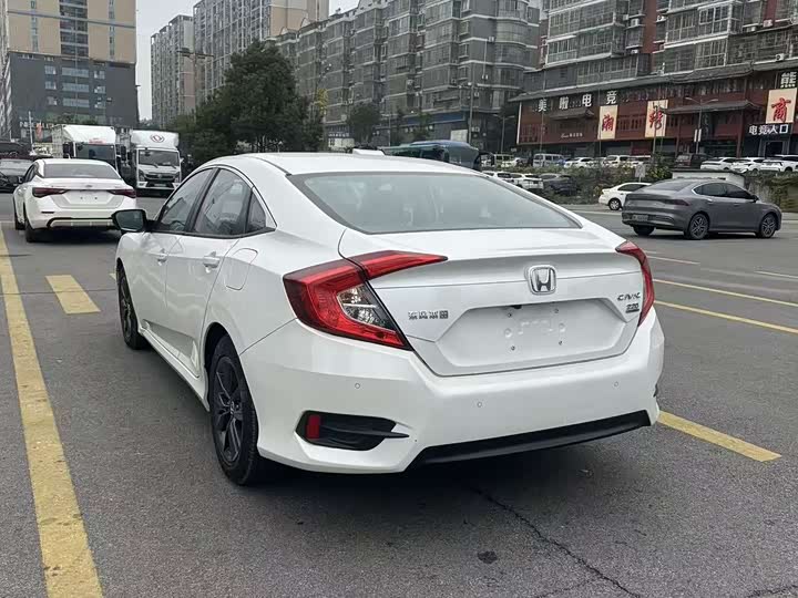 Фото 9 - Honda Civic