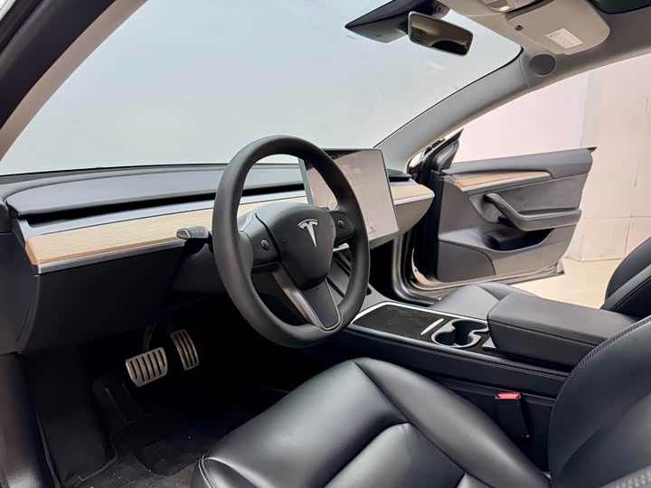 Фото 8 - Tesla Model 3