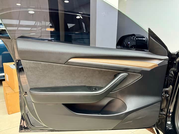 Фото 9 - Tesla Model 3