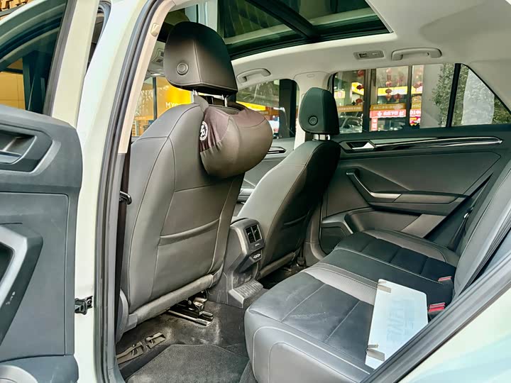 Фото 6 - Volkswagen T-Roc