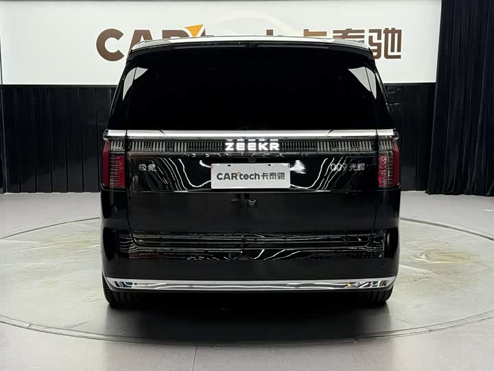 Фото 6 - Zeekr 009