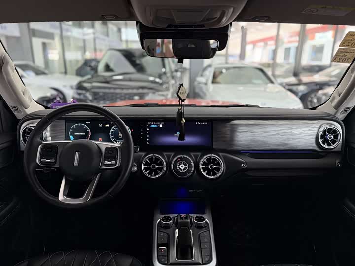 Фото 5 - Tank 300