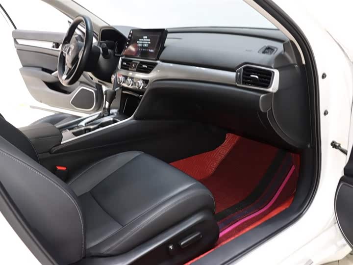 Фото 8 - Honda Accord