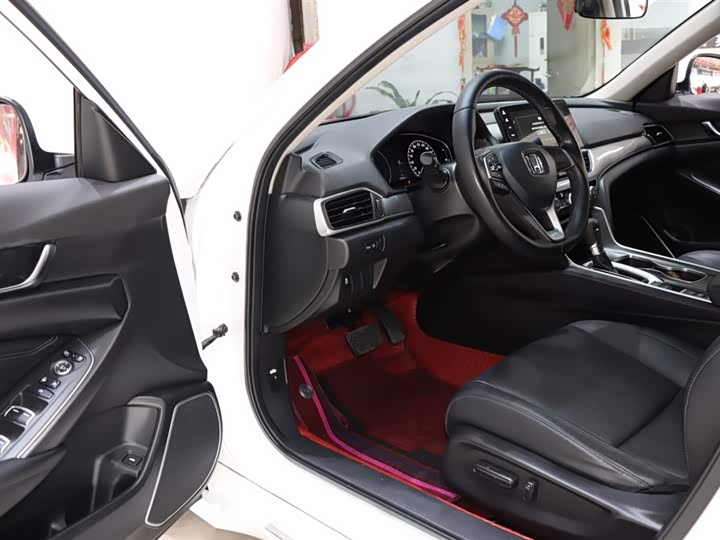 Фото 9 - Honda Accord