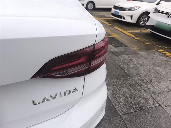 Фото 8 - Volkswagen Lavida