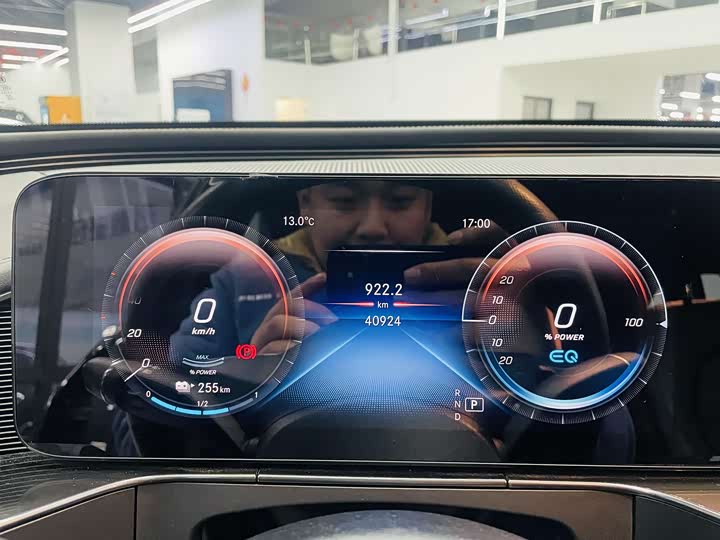 Фото 8 - Mercedes-Benz EQC