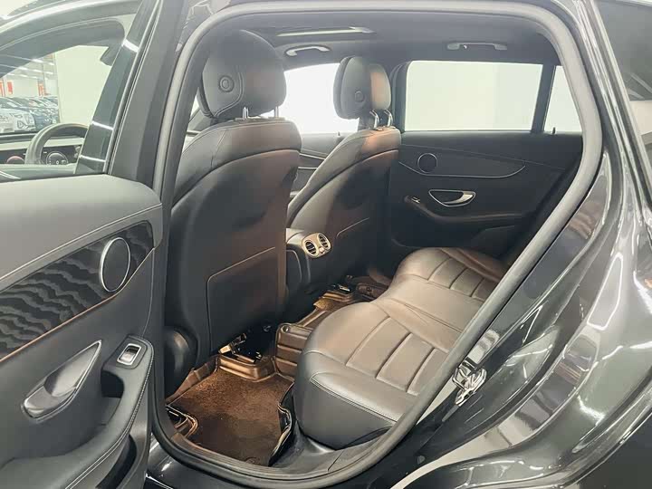 Фото 9 - Mercedes-Benz EQC