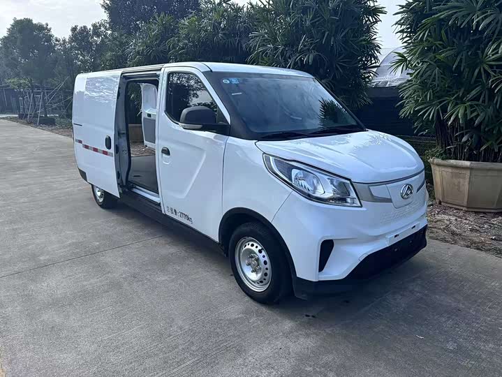 Фото 3 - Maxus EV30