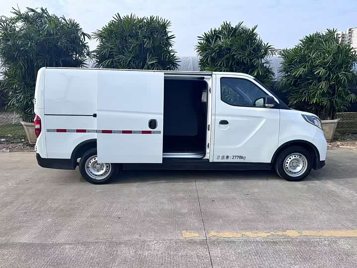 Фото 4 - Maxus EV30