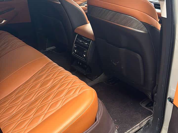 Фото 4 - Tank 500 Hybrid