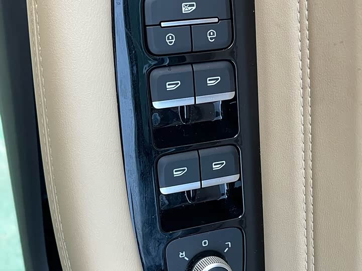 Фото 7 - Geely Monjaro