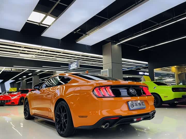 Фото 4 - Ford Mustang