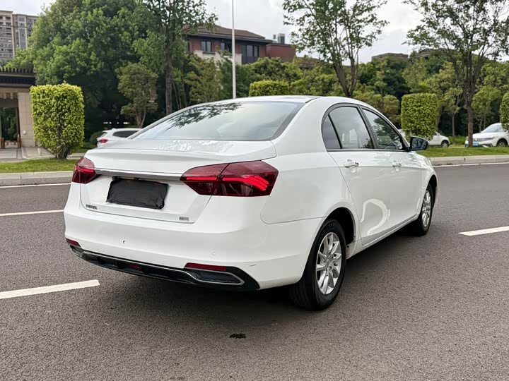 Фото 7 - Geely Emgrand