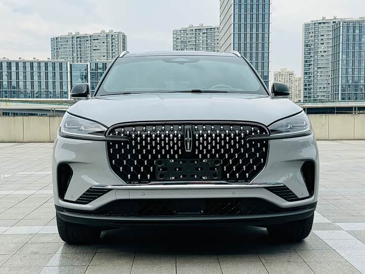 Фото 2 - Lincoln Aviator