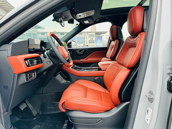 Фото 4 - Lincoln Aviator