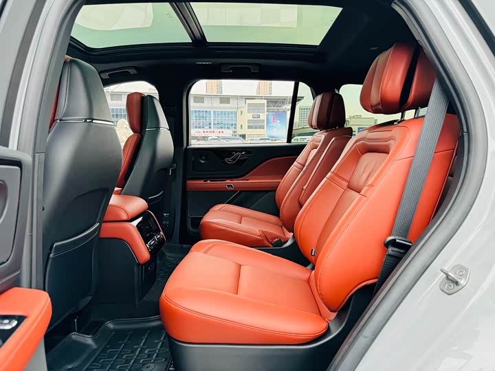 Фото 6 - Lincoln Aviator